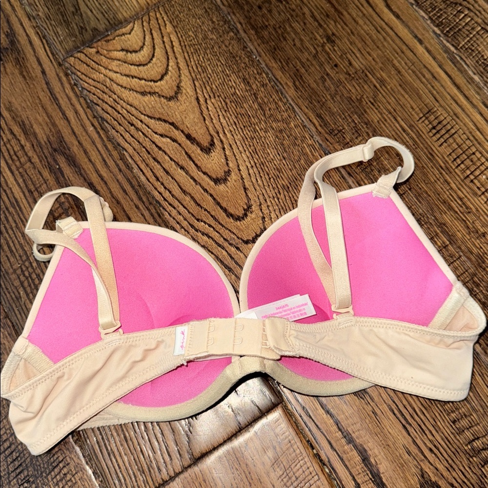 PINK Victoria's Secret Wear Everywhere Super Push Up Bra Size. 34A - Picture 2 of 4